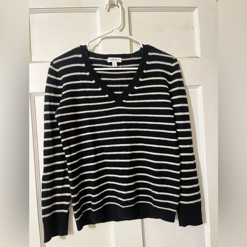 🤍🖤CASHMERE STRIPED SWEATER🤍🖤